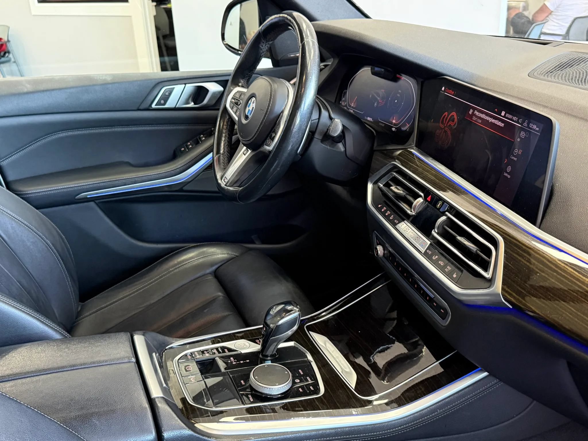 Used 2019 BMW X5 xDrive50i w/ M Sport Package AWD/4WD image 24