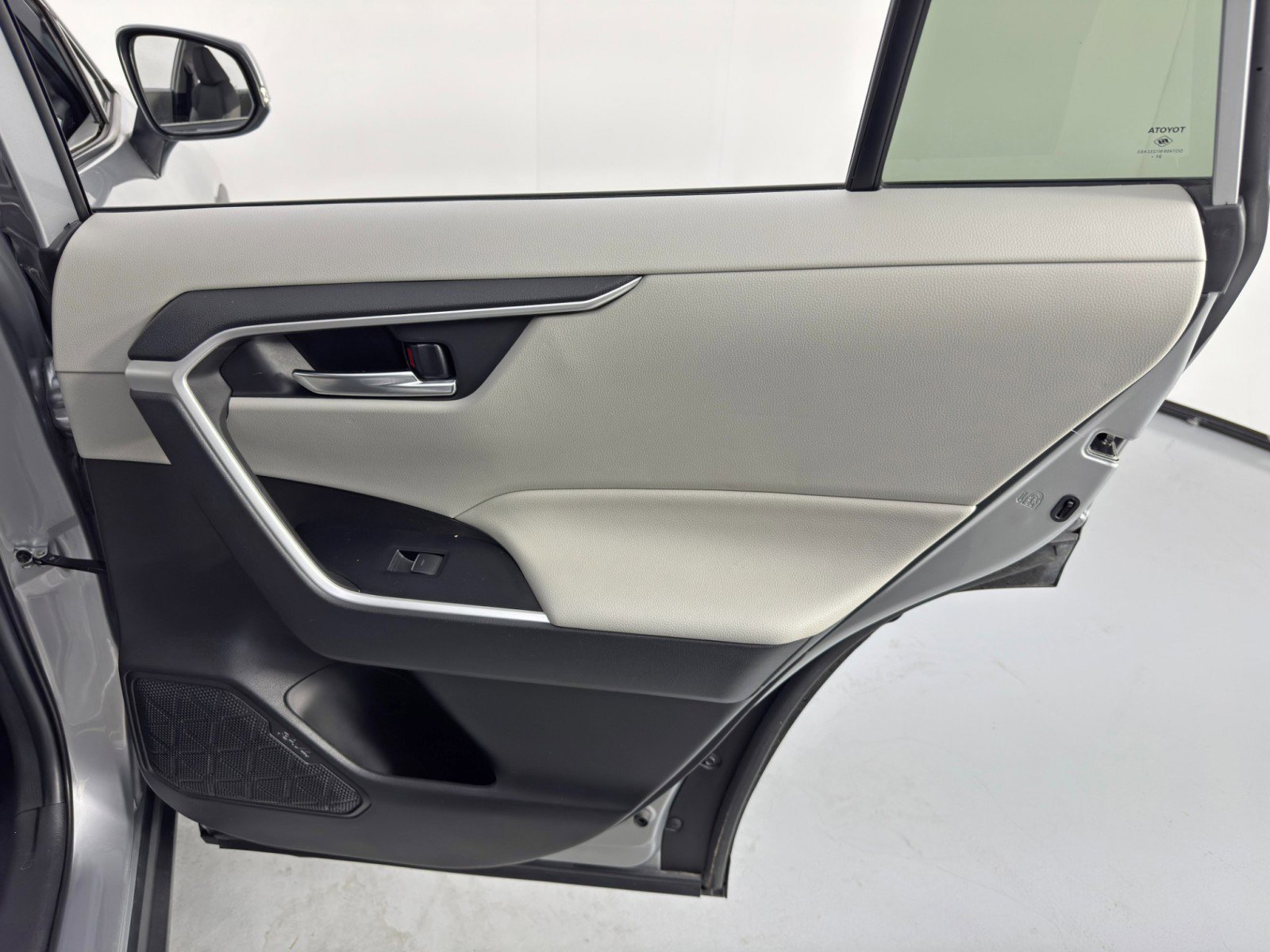 Used 2022 Toyota RAV4 XLE image 40