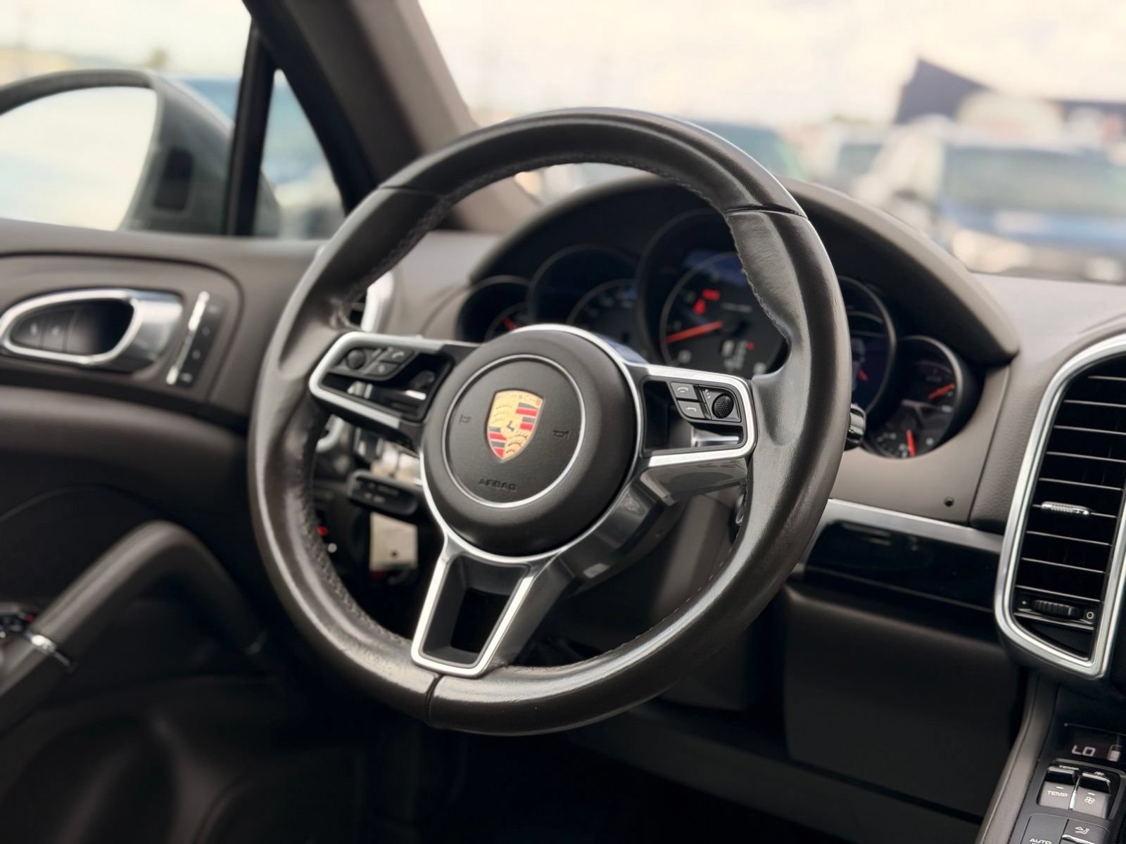 Used 2017 Porsche Cayenne AWD/4WD image 35