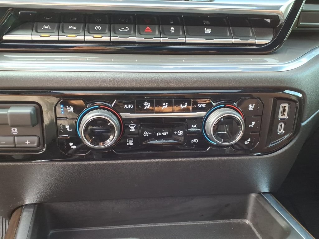 Used 2023 Chevrolet Silverado 1500 High Country w/ High Country Premium Package AWD/4WD image 26