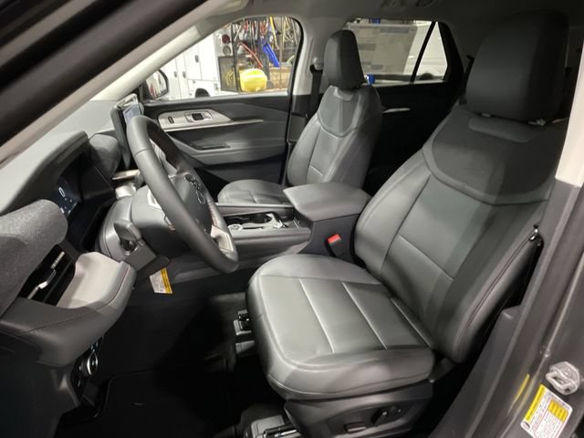 Used 2026 Ford Explorer Active w/ Active Comfort Package AWD/4WD image 17