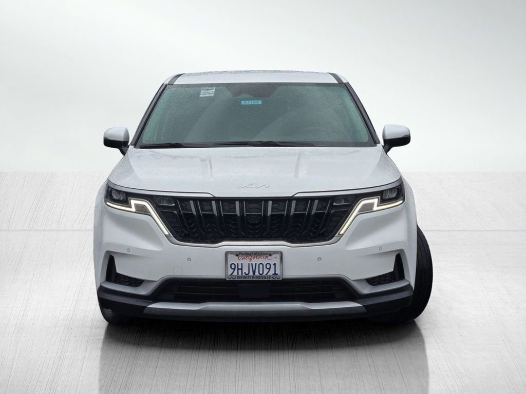 Used 2023 Kia Carnival EX image 2