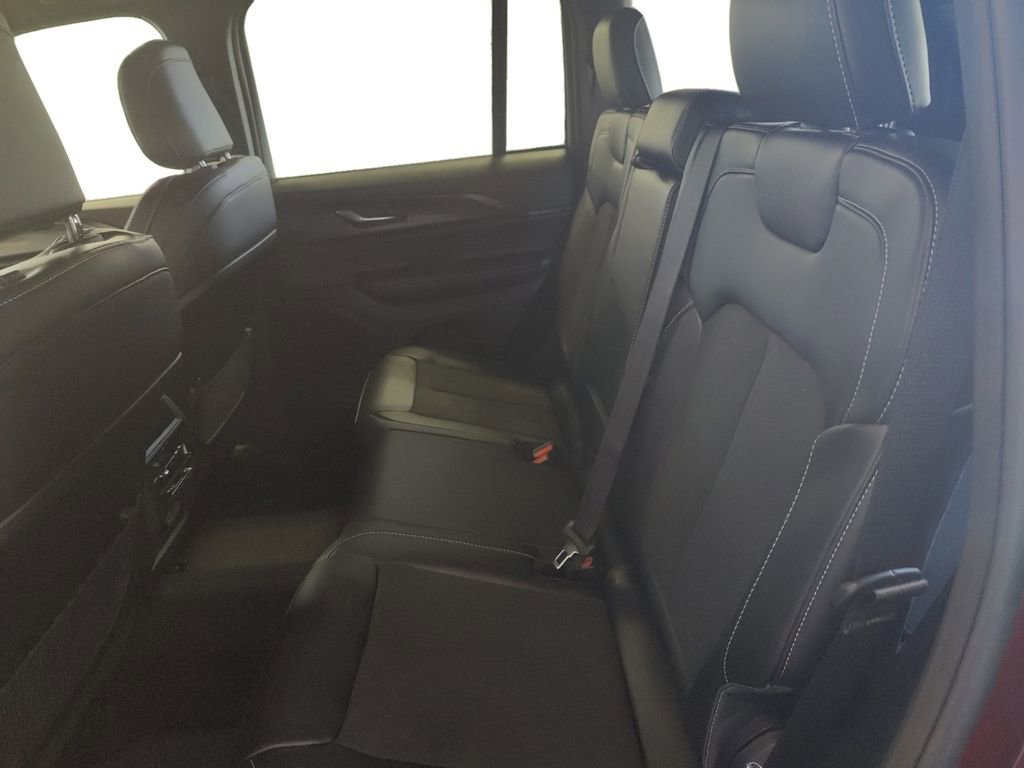 New 2025 Jeep Grand Cherokee Altitude image 15