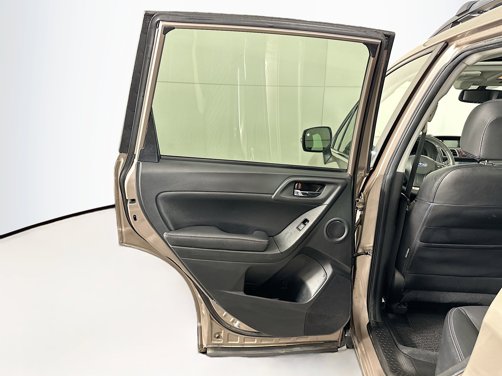 Used 2016 Subaru Forester 2.5i Touring w/ Eyesight & Navigation System image 27