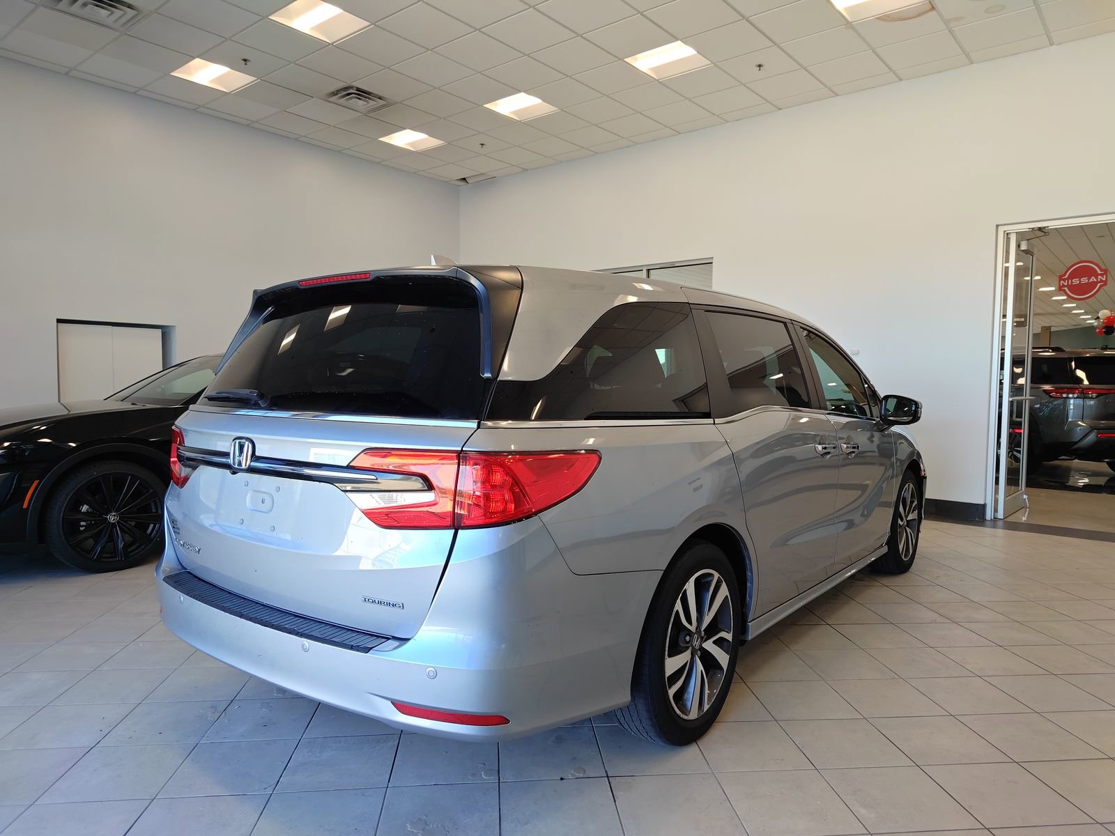 Used 2023 Honda Odyssey Touring image 3
