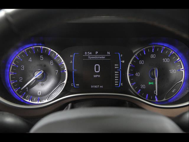 Used 2017 Chrysler Pacifica Touring-L FWD image 8