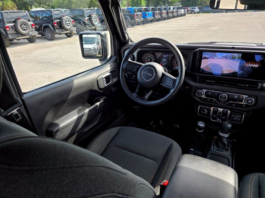 Used 2025 Jeep Gladiator Sport AWD/4WD image 36