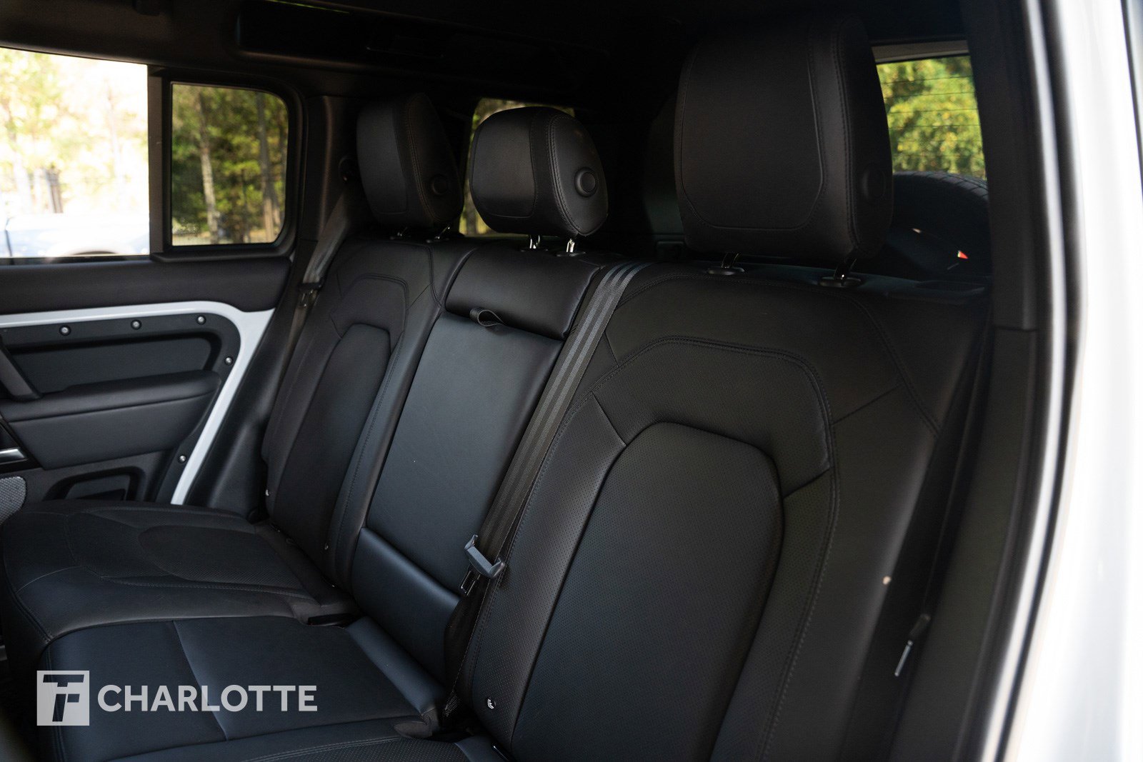 Used 2023 Land Rover Defender 110 V8 image 32