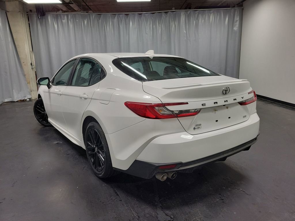 Used 2025 Toyota Camry SE image 6