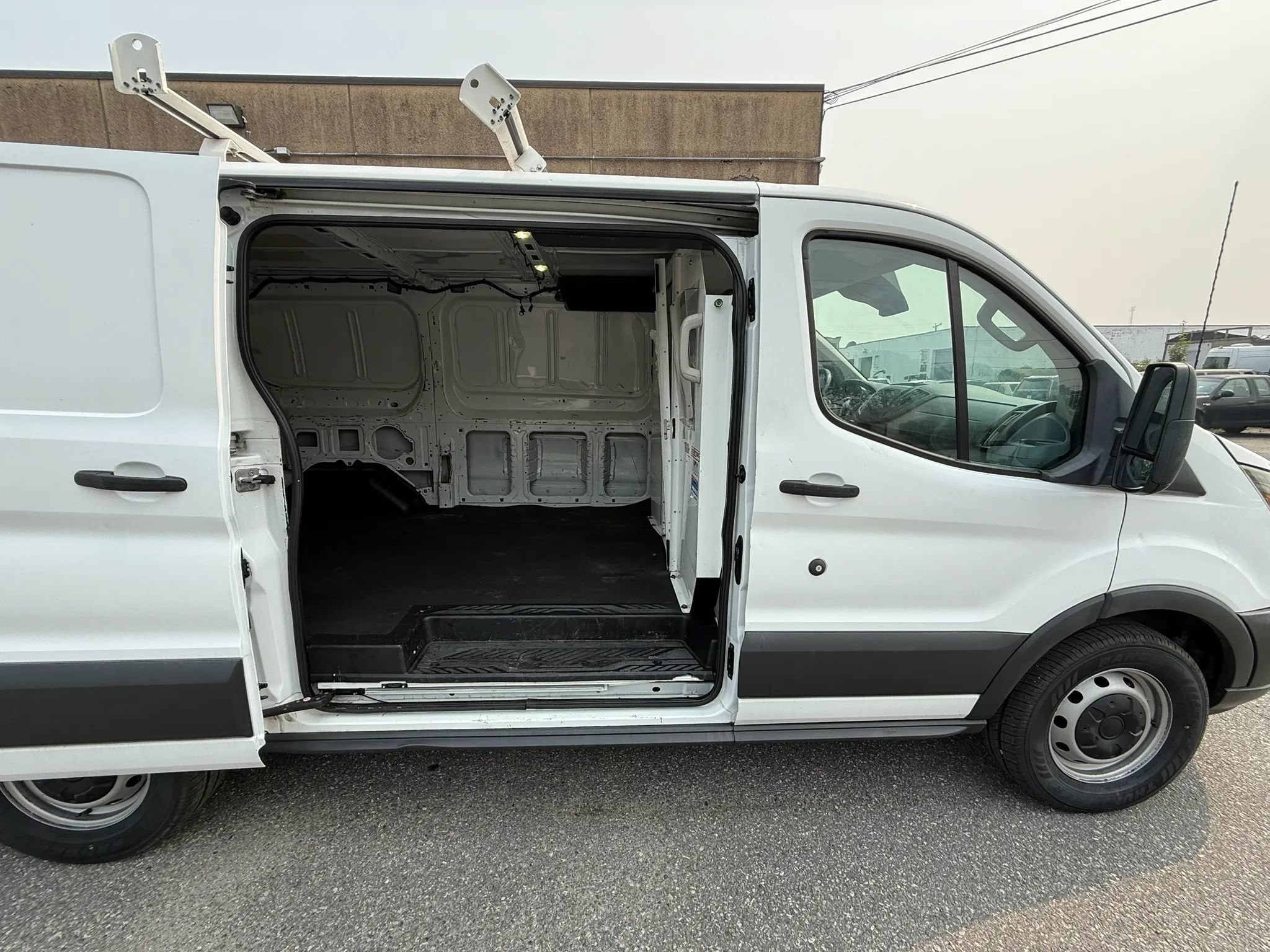 Used 2017 Ford Transit 150 130 Low Roof RWD image 33