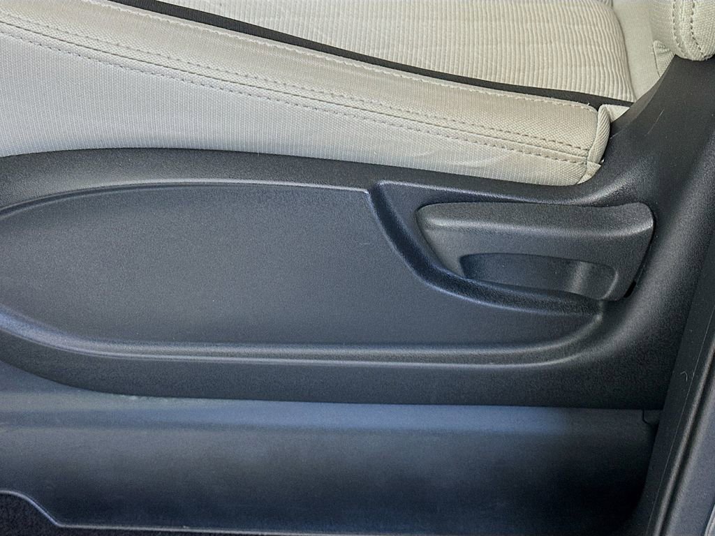 Used 2024 Nissan Titan SV AWD/4WD image 21