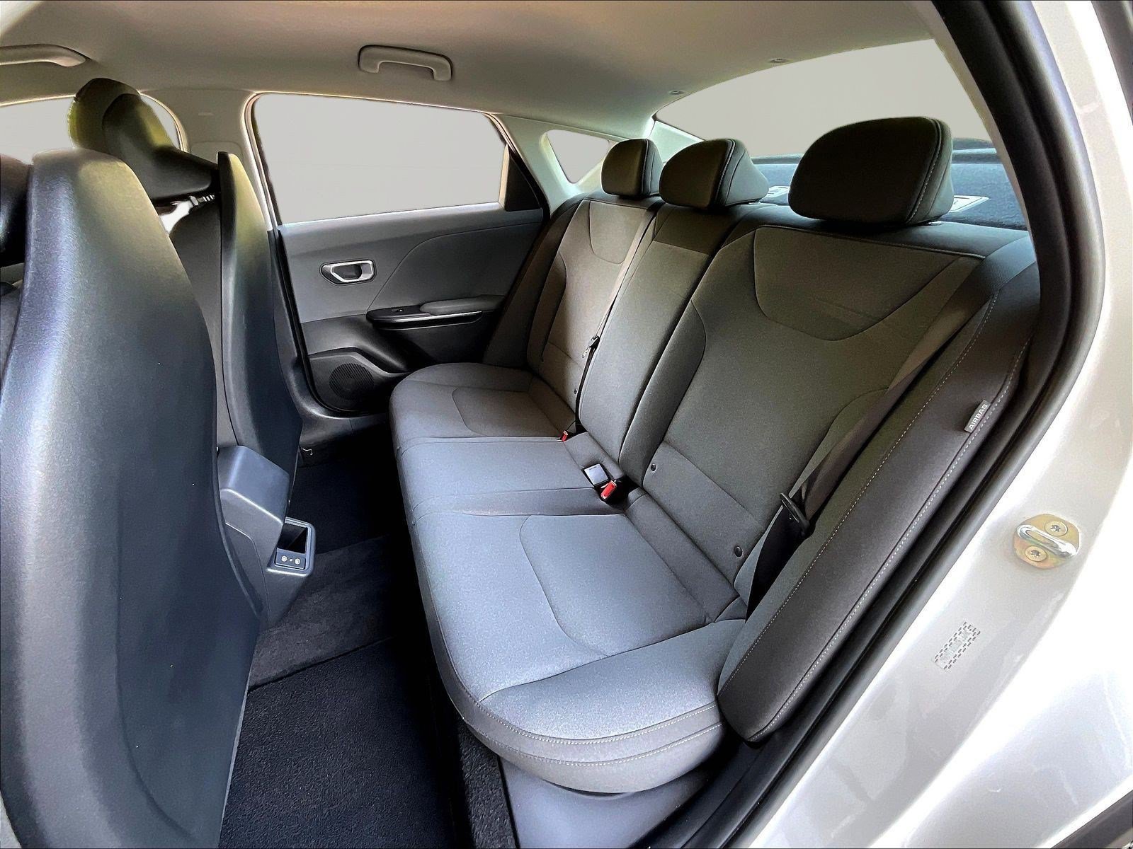 Used 2025 Kia K4 FWD image 21