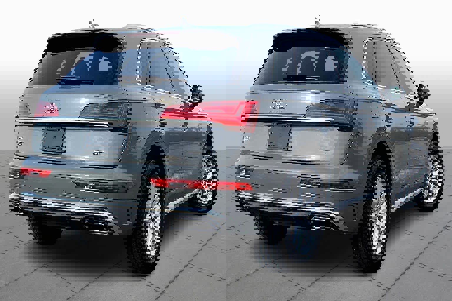 Used 2023 Audi Q5 2.0T Premium w/ Convenience Package image 13