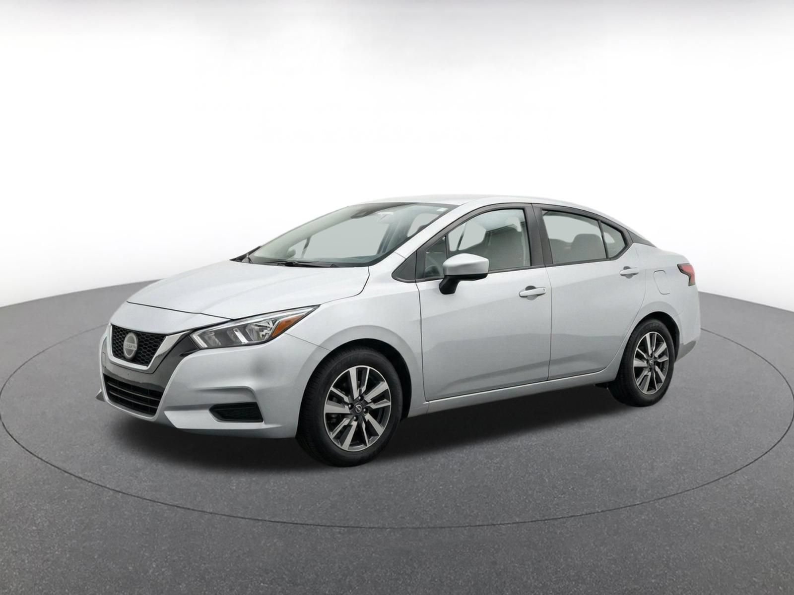 Used 2025 Nissan Versa SV FWD image 3