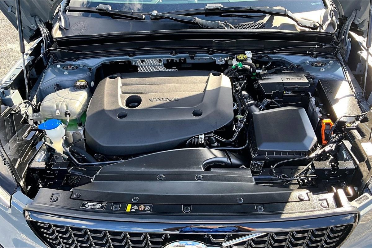 Used 2023 Volvo XC40 B5 Plus w/ Driver Assist Package image 32