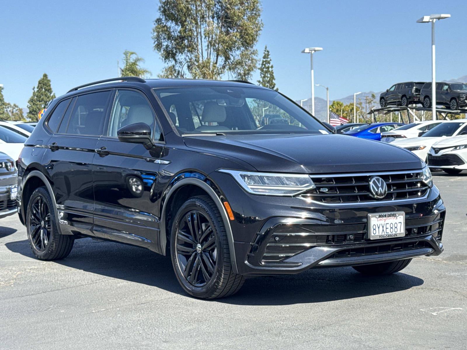 Used 2022 Volkswagen Tiguan SE R-Line image 7