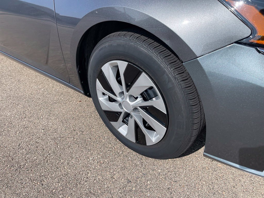 Used 2024 Nissan Altima 2.5 SV FWD image 3