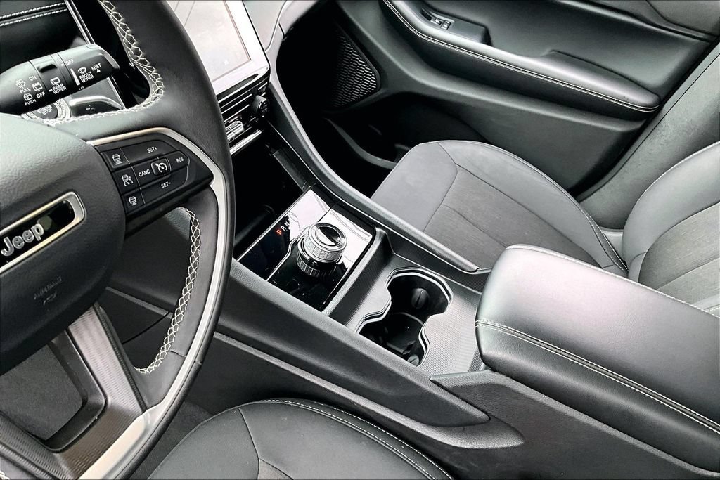 Used 2024 Jeep Grand Cherokee L Laredo AWD/4WD image 19
