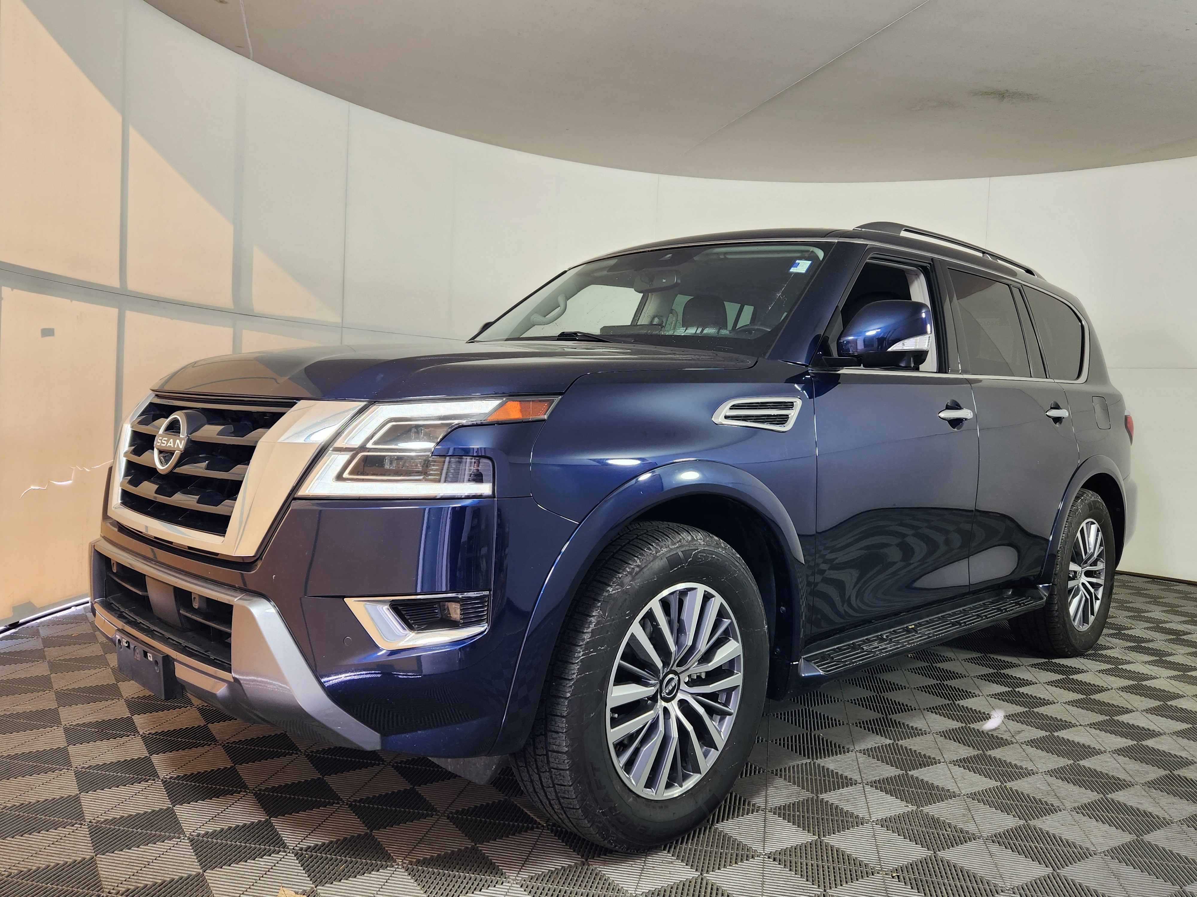 Used 2023 Nissan Armada SL w/ Captain's Chairs Package image 3