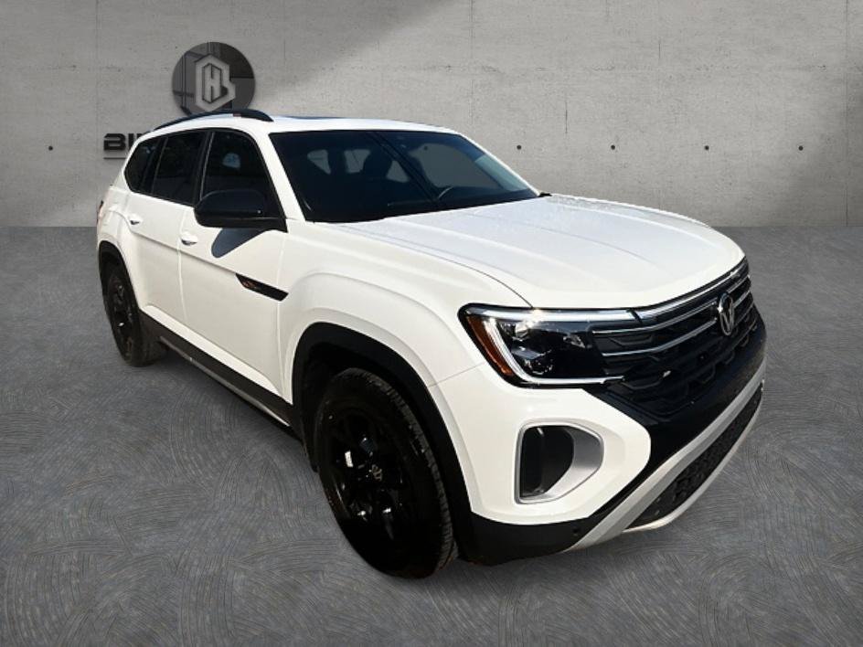 Used 2025 Volkswagen Atlas Peak Edition SE AWD/4WD image 4