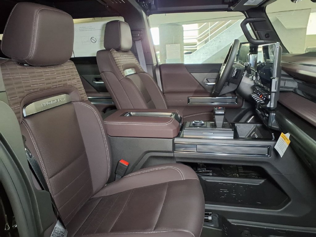 New 2026 GMC Hummer EV SUV w/ LPO, Dark Essentials Package AWD/4WD image 6