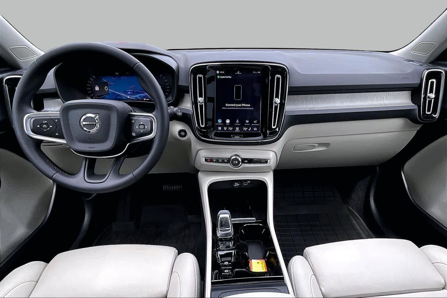 Used 2023 Volvo XC40 B5 Plus AWD/4WD image 15