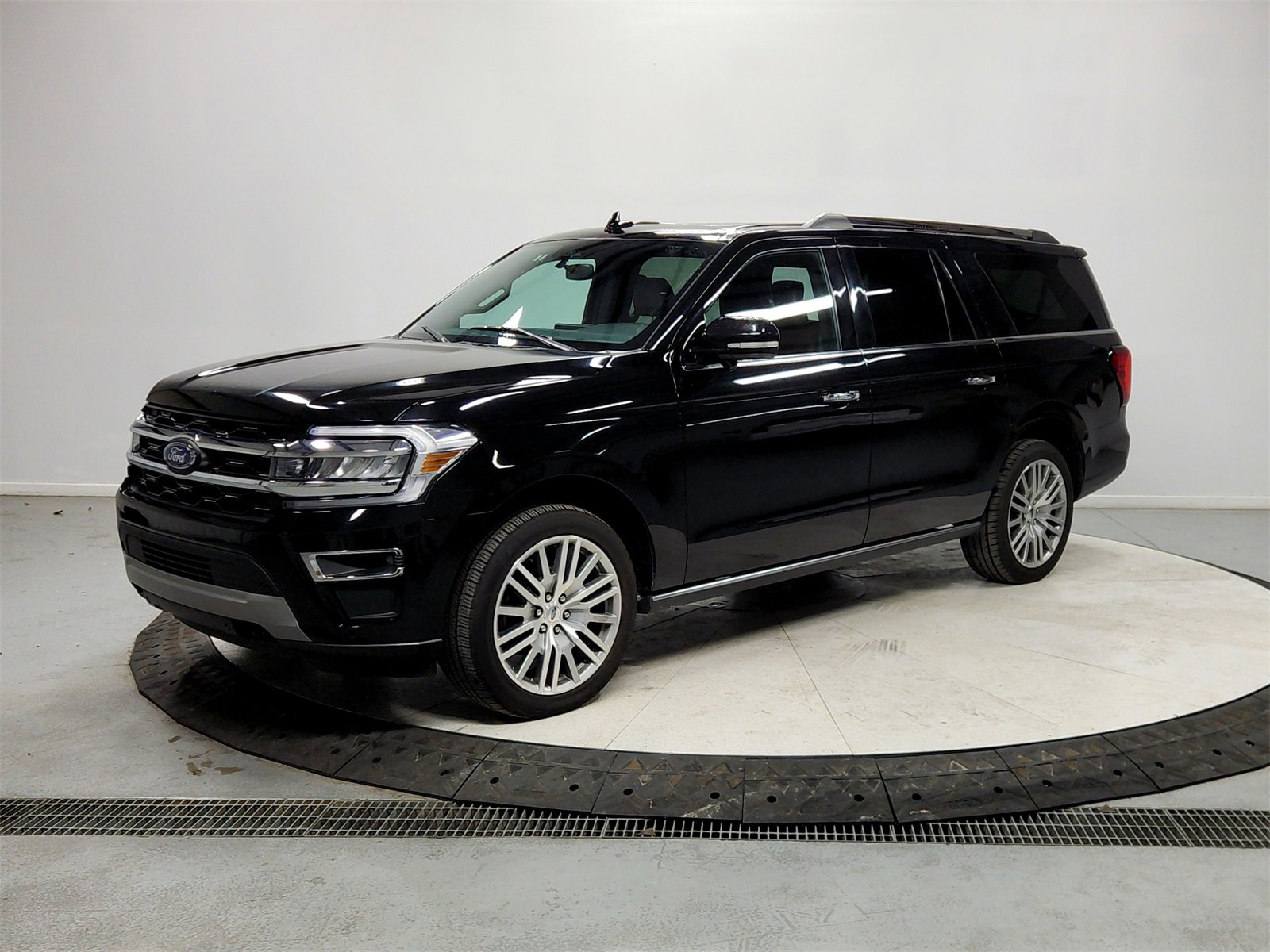 Used 2023 Ford Expedition Max Limited image 3