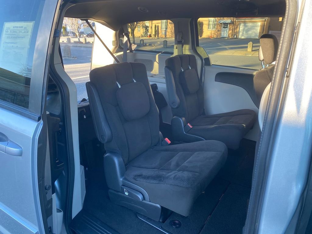 Used 2016 Dodge Grand Caravan SE image 26