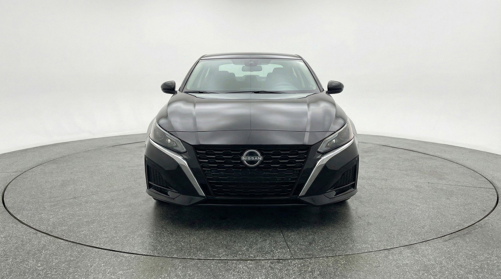Used 2025 Nissan Altima 2.5 SV FWD image 2