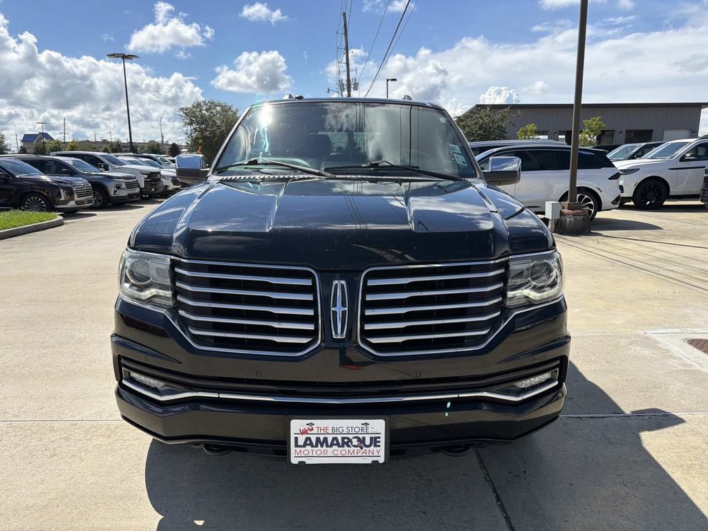 Used 2017 Lincoln Navigator Select RWD image 3