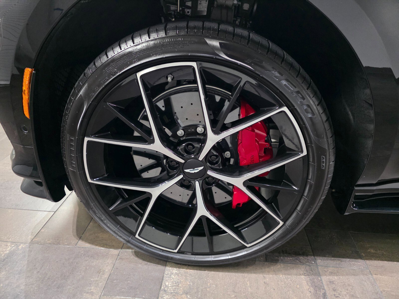 Used 2025 Aston Martin DBX 707 image 4