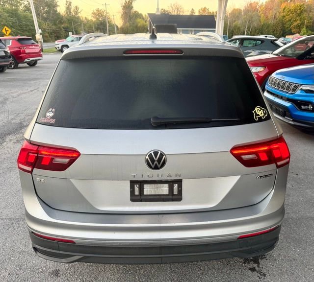 Used 2022 Volkswagen Tiguan SE AWD/4WD image 4