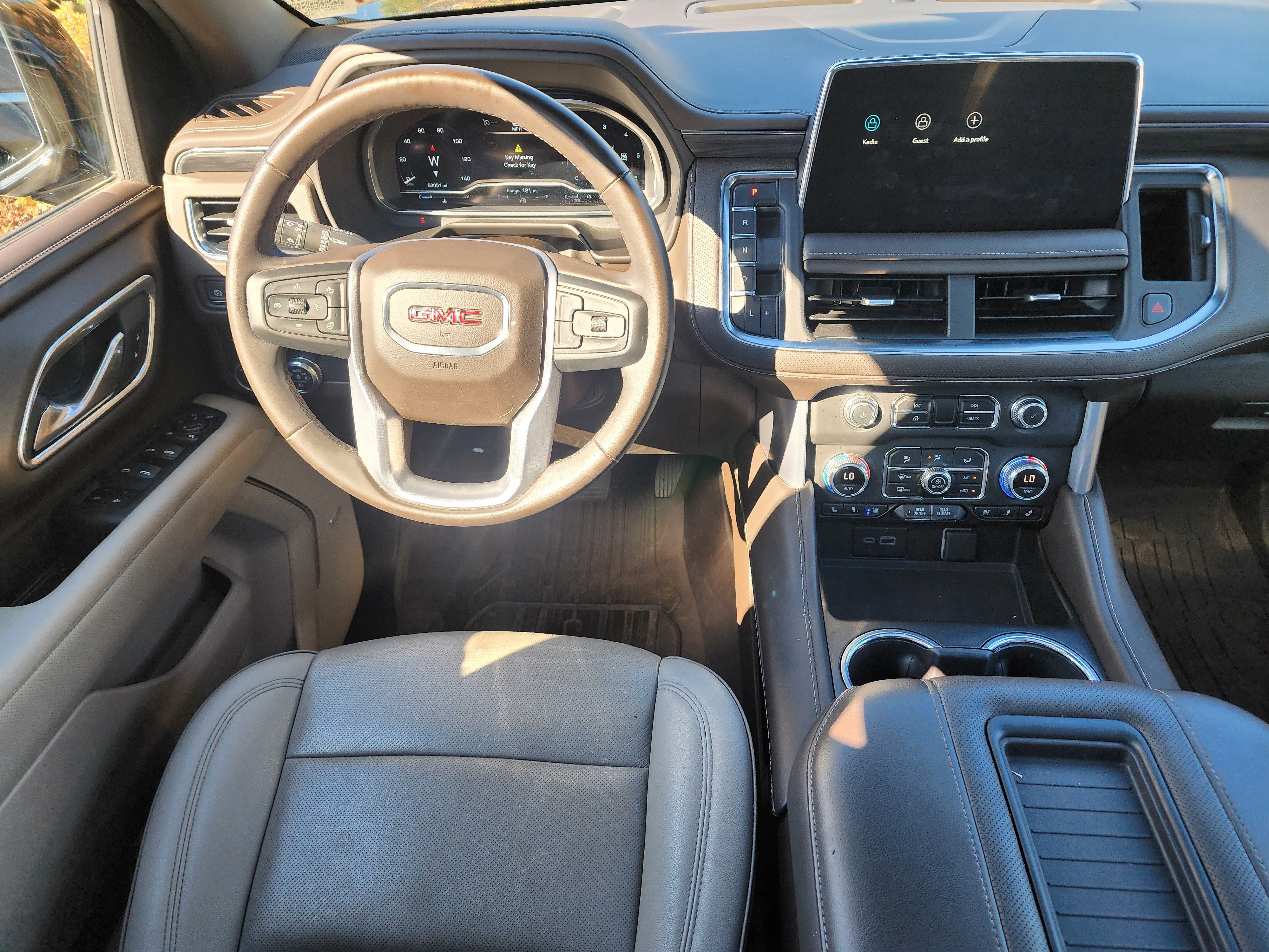 Used 2023 GMC Yukon XL SLT w/ SLT Premium Package image 23