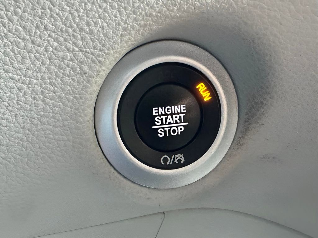 Certified 2023 Chrysler Pacifica Touring-L image 18