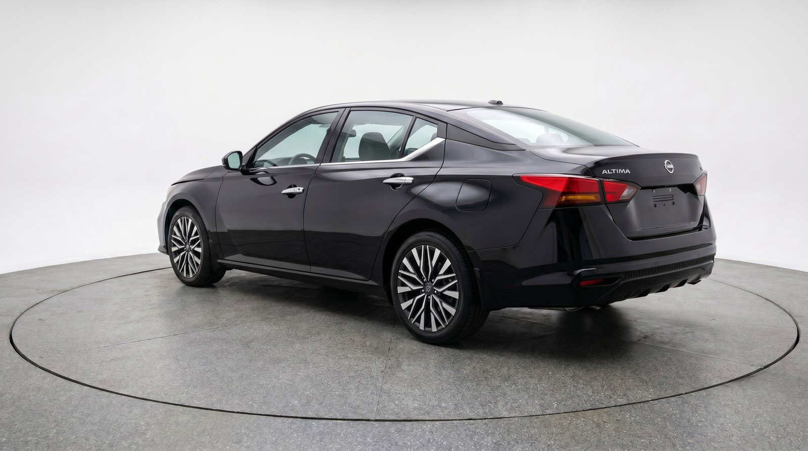 Used 2025 Nissan Altima 2.5 SV FWD image 6