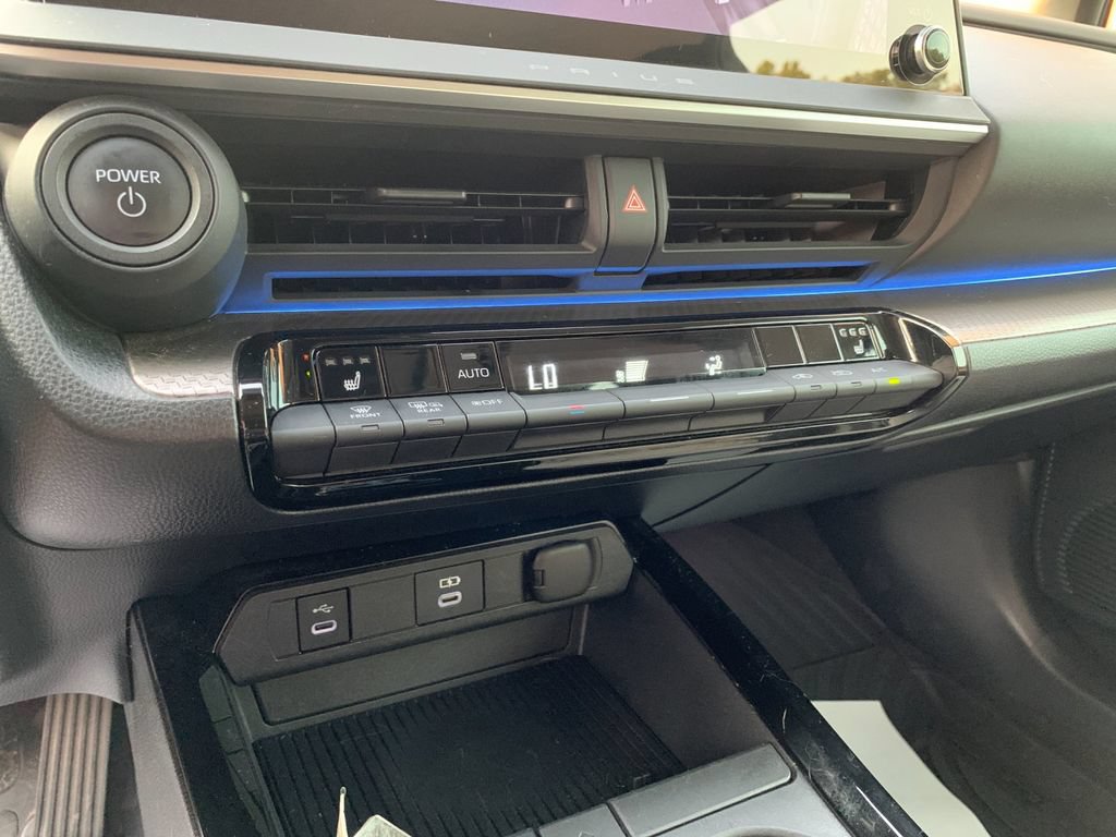 Used 2024 Toyota Prius XLE AWD/4WD image 24