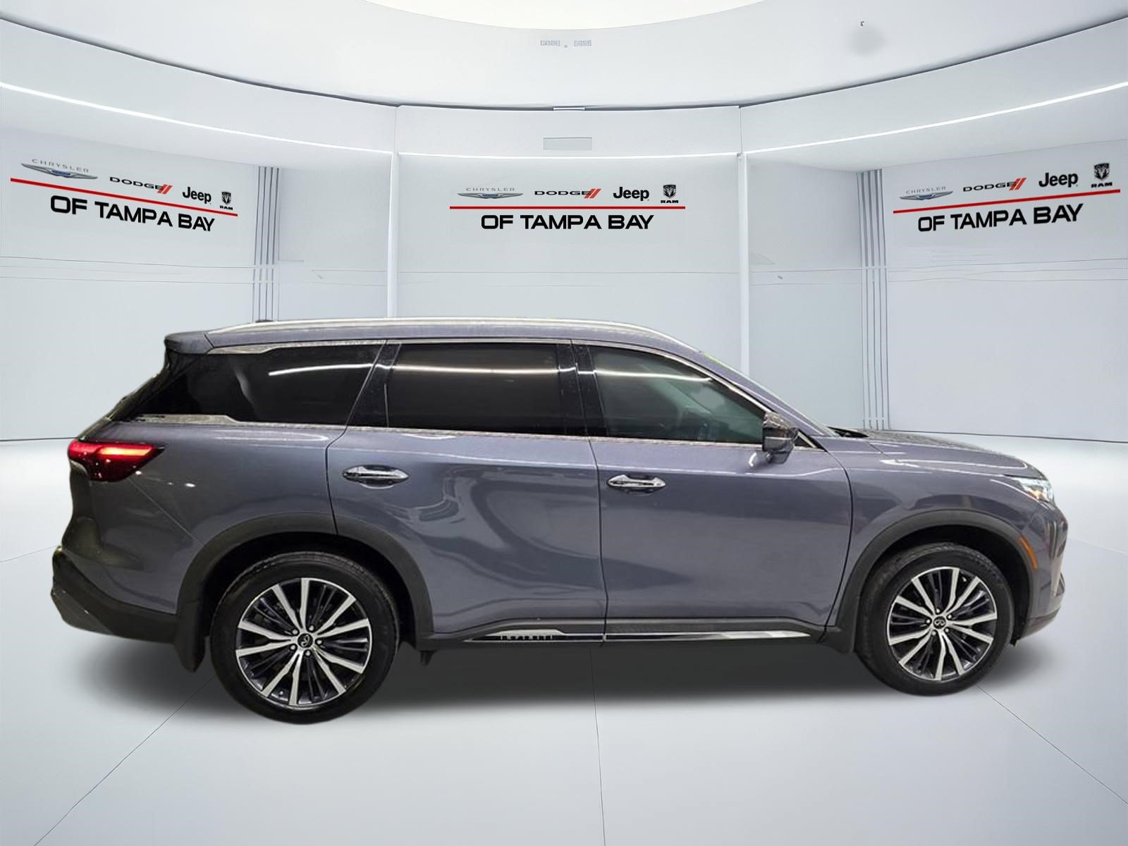 Used 2023 INFINITI QX60 Sensory w/ Vision Package FWD image 7