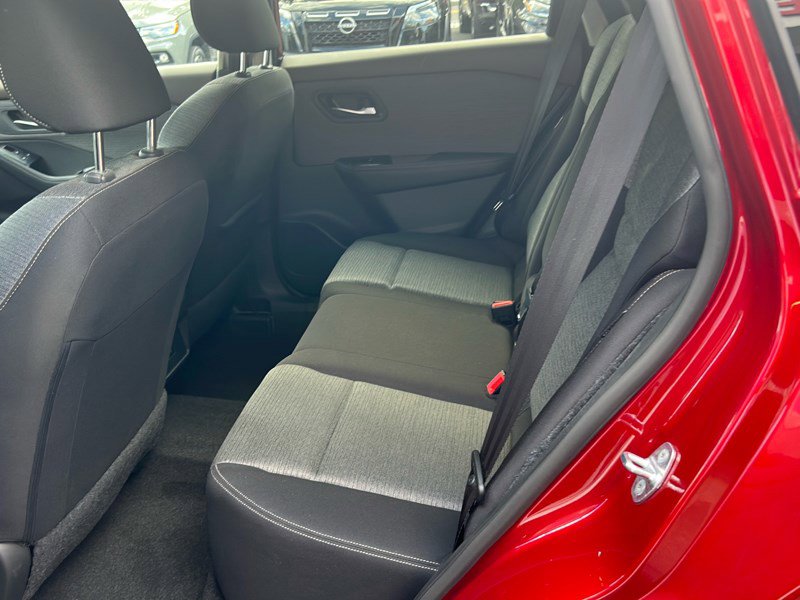 Used 2023 Nissan Rogue SV image 13