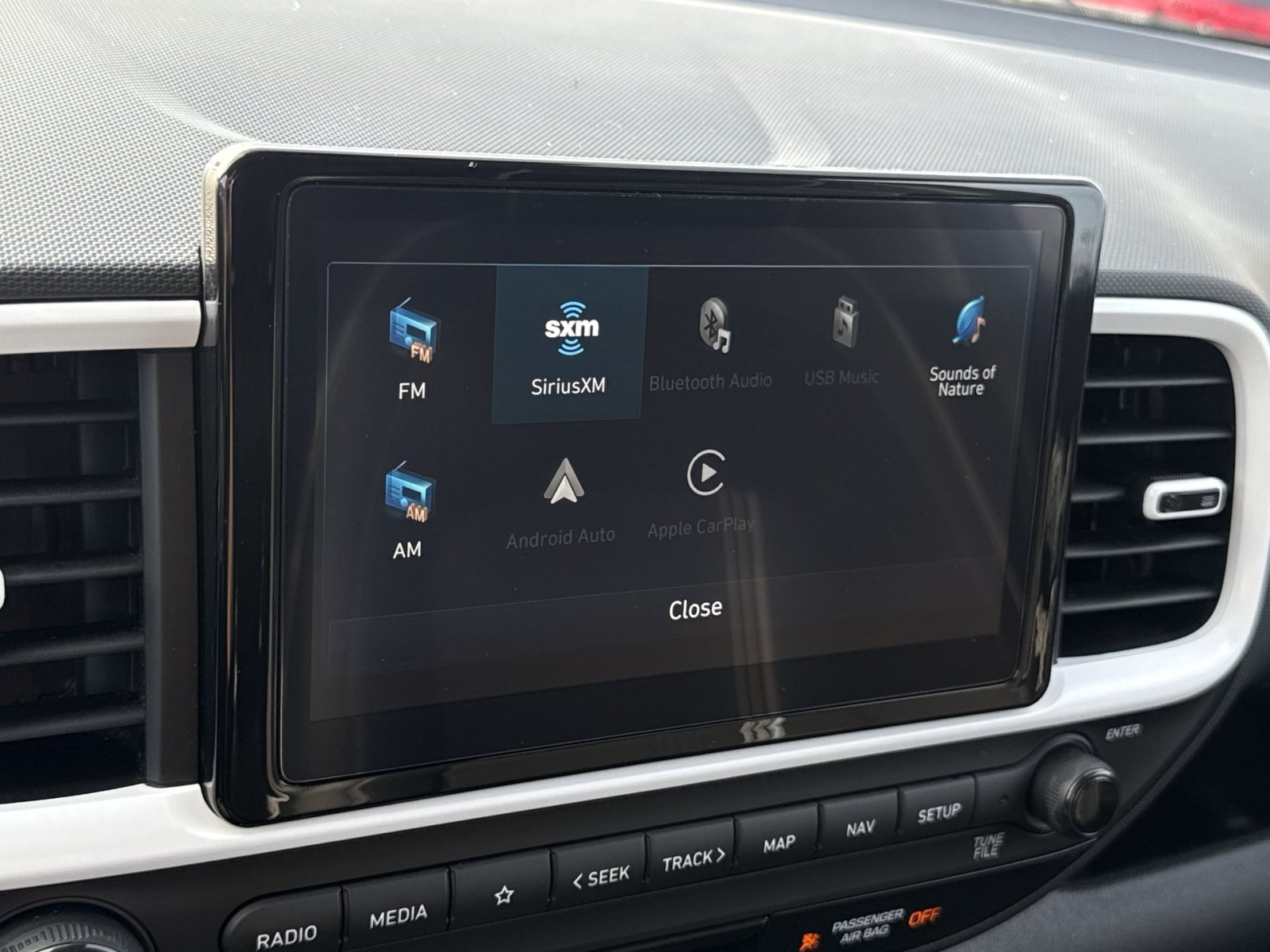 Certified 2024 Hyundai Venue Limited FWD image 18