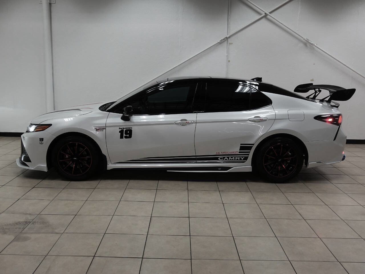 Used 2019 Toyota Camry XSE image 35