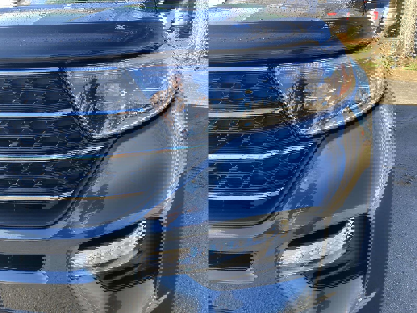 Used 2022 Ford Explorer XLT w/ Equipment Group 202A image 12