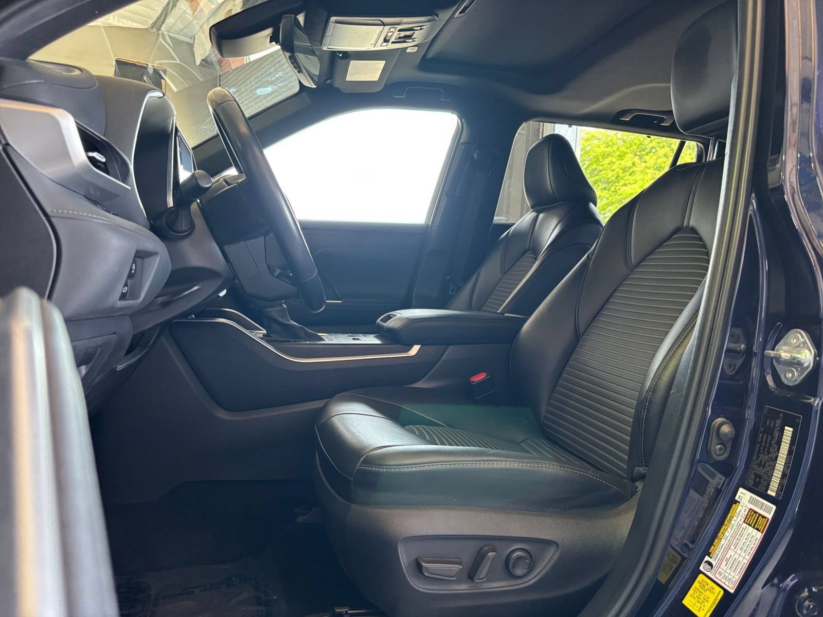 Used 2024 Toyota Highlander XSE FWD image 28