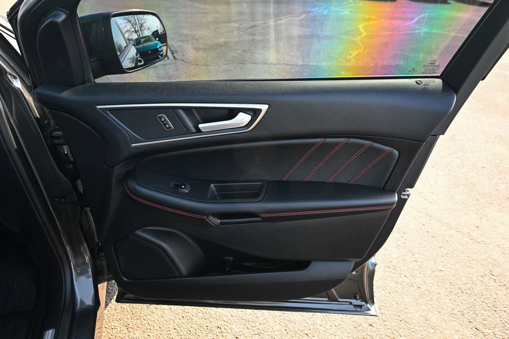 Used 2020 Ford Edge ST-Line w/ Cold Weather Package image 24