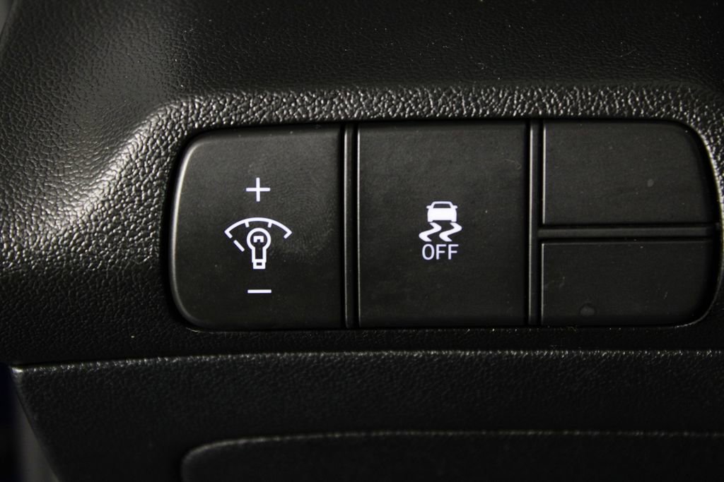 Certified 2024 Hyundai Elantra SEL FWD image 24