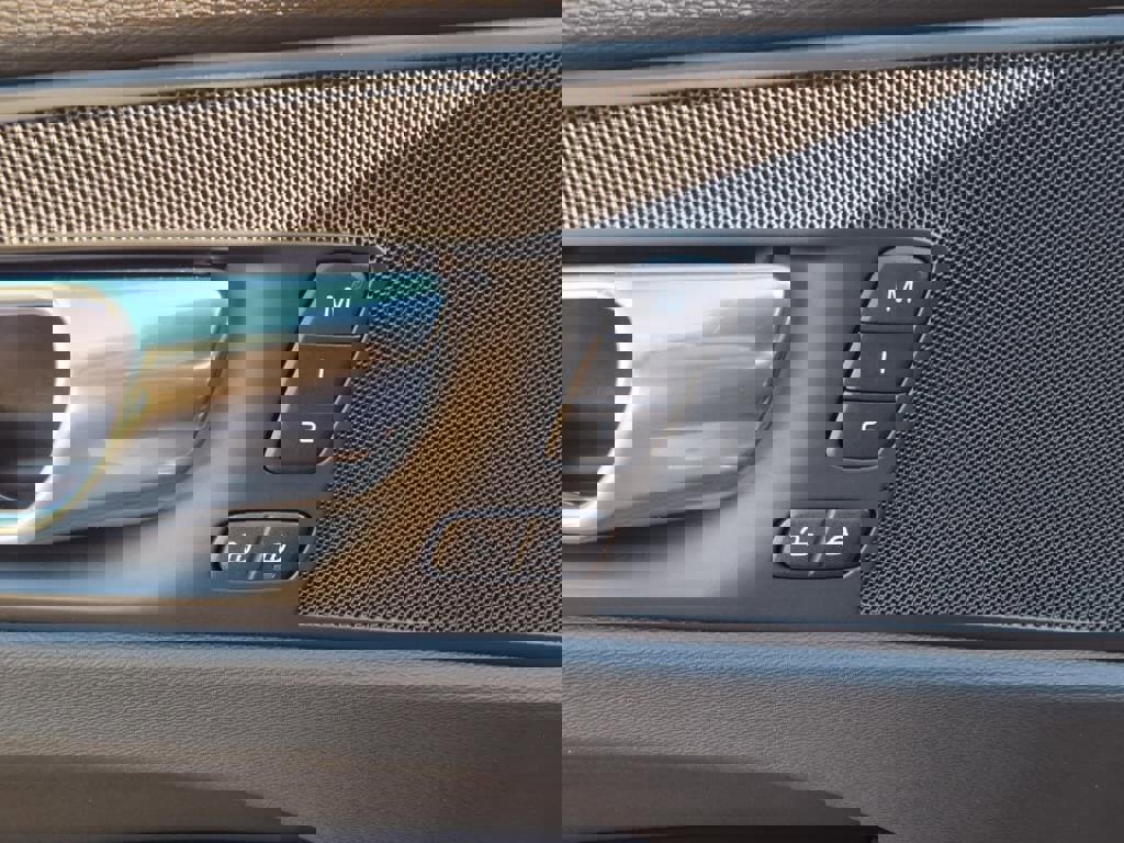 New 2026 Volvo XC60 B5 Plus w/ Protection Package Premier image 12