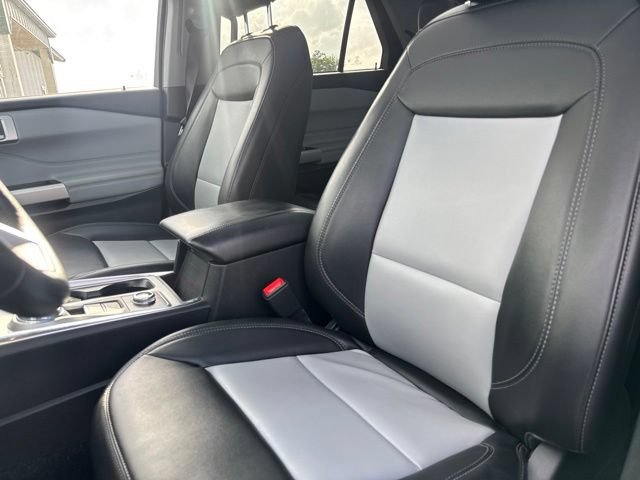 Used 2023 Ford Explorer XLT w/ Equipment Group 202A AWD/4WD image 14