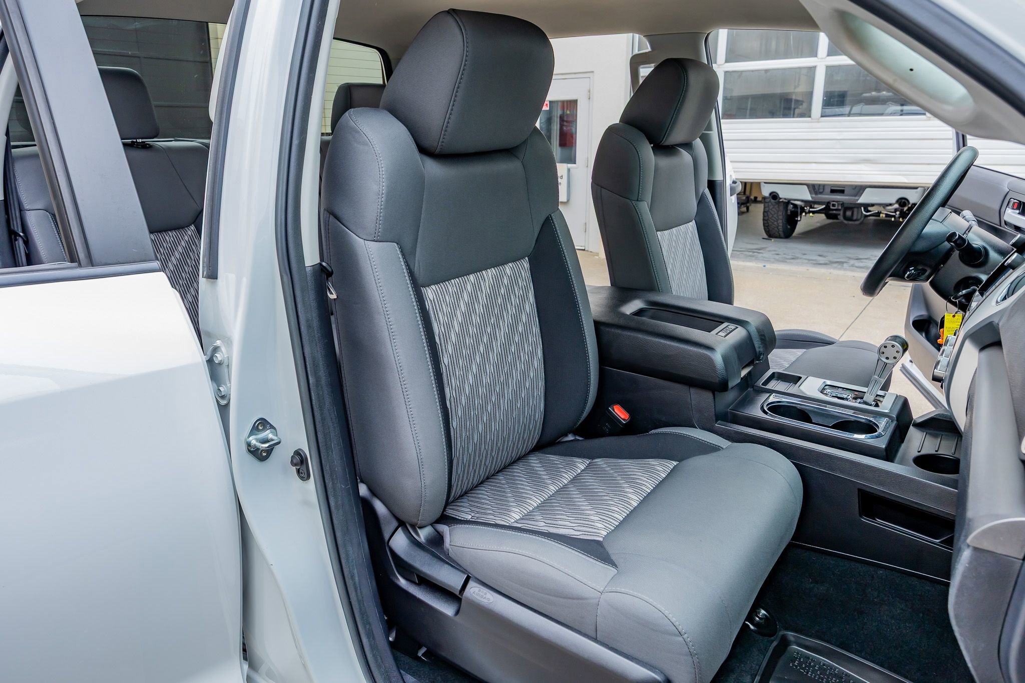 Used 2021 Toyota Tundra SR5 w/ SR5 Upgrade Package AWD/4WD image 31