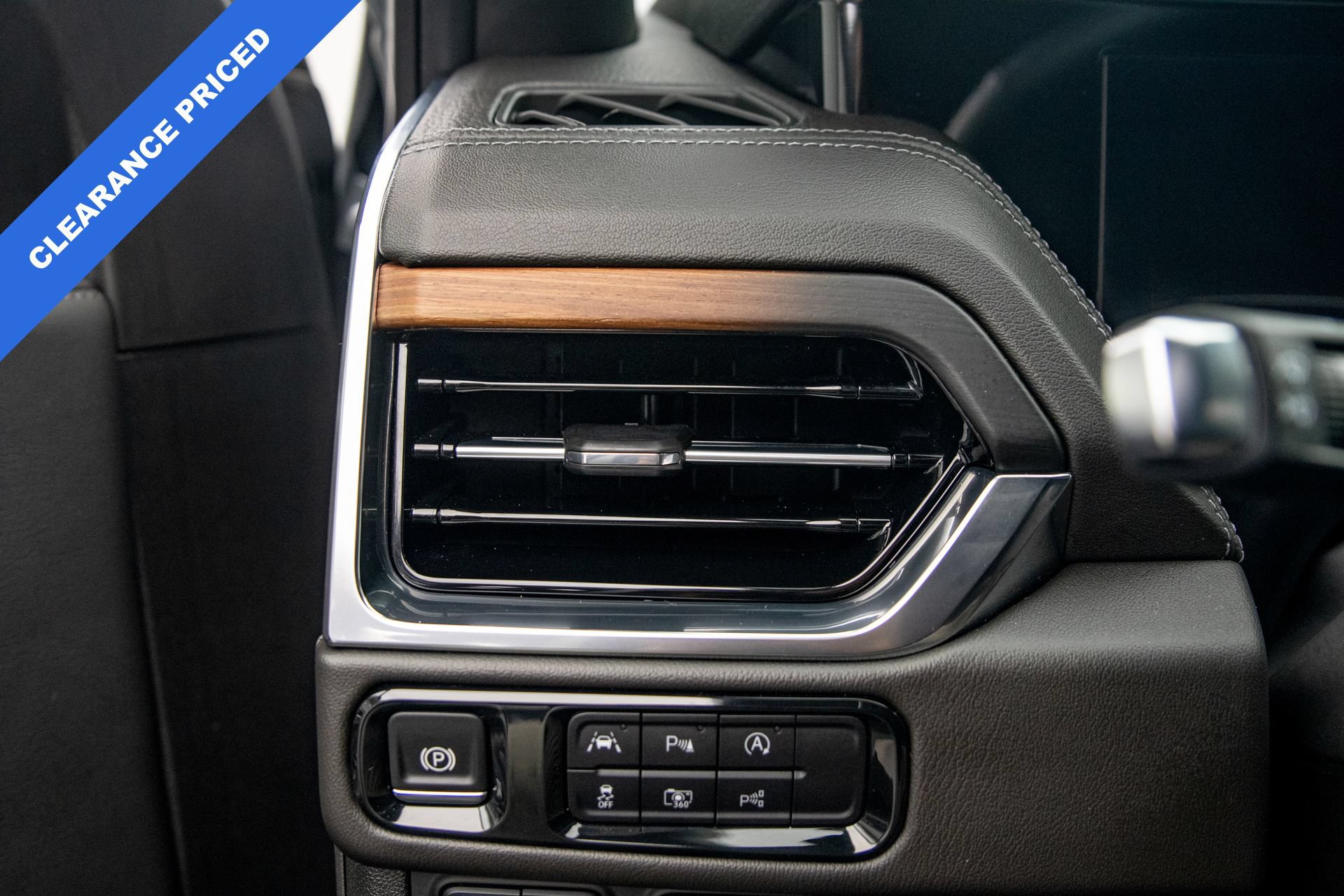Used 2025 GMC Yukon Denali AWD/4WD image 13