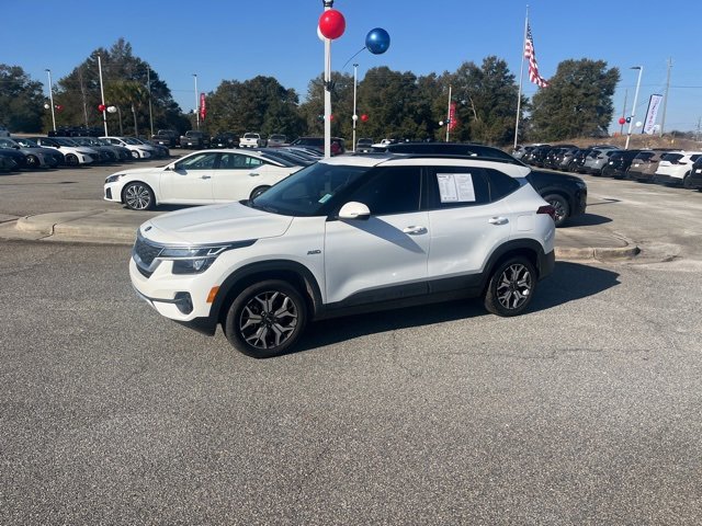 Used 2021 Kia Seltos EX image 3