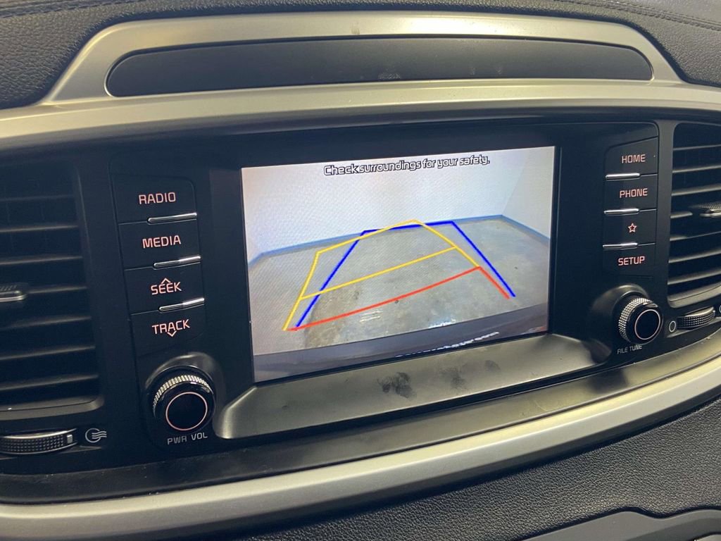 Used 2020 Kia Sorento LX image 25